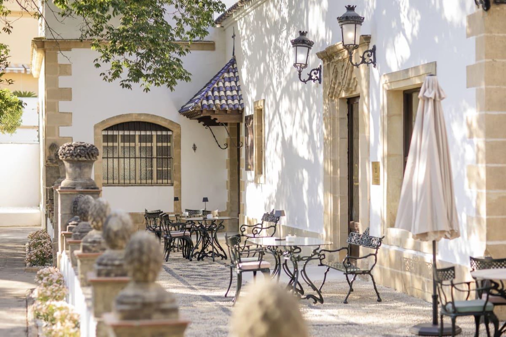 Patio exterior de Doce Caños